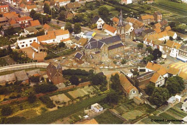 P1291_eglGW.JPG - vue aérienne - Eglise, Presbytère...