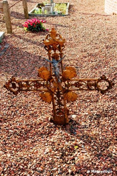 P1297_DSC04783GW.jpg - Croix  du « vieux cimetière »